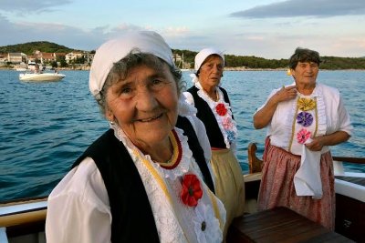 Výlučně ženská veslařská regata na ostrově Krapanj